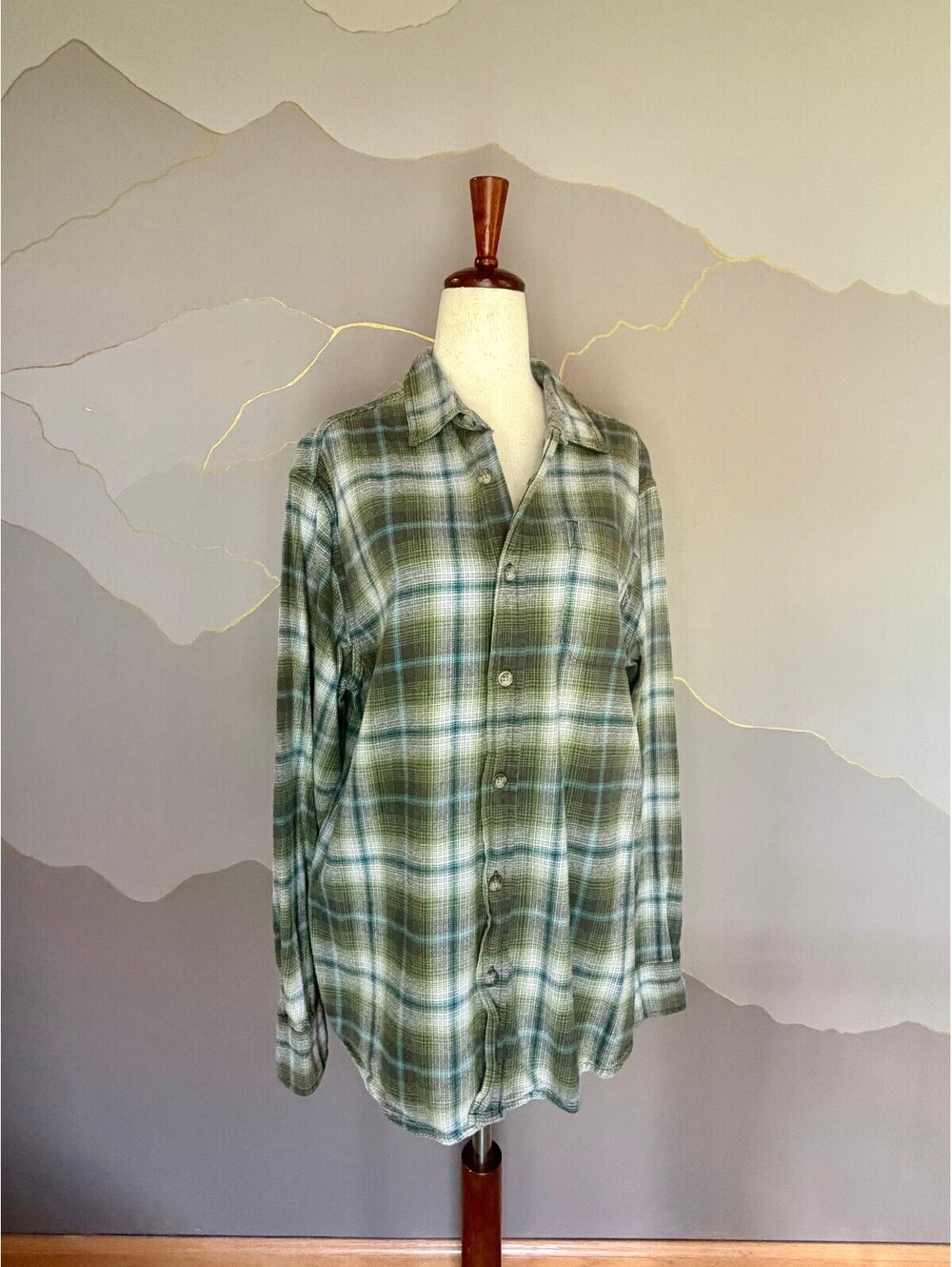 Eddie Bauer Women L Green Plaid Flannel Shirt Button Down Outdoor Cabin